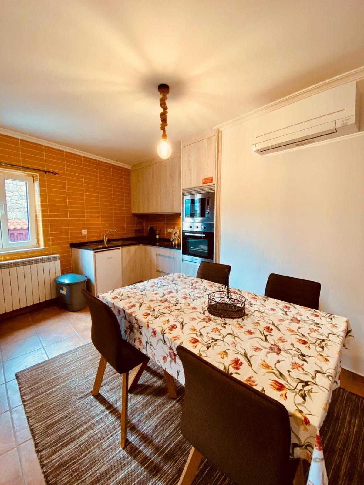 Casas Da Ribeira Vendégház Seia Kültér fotó